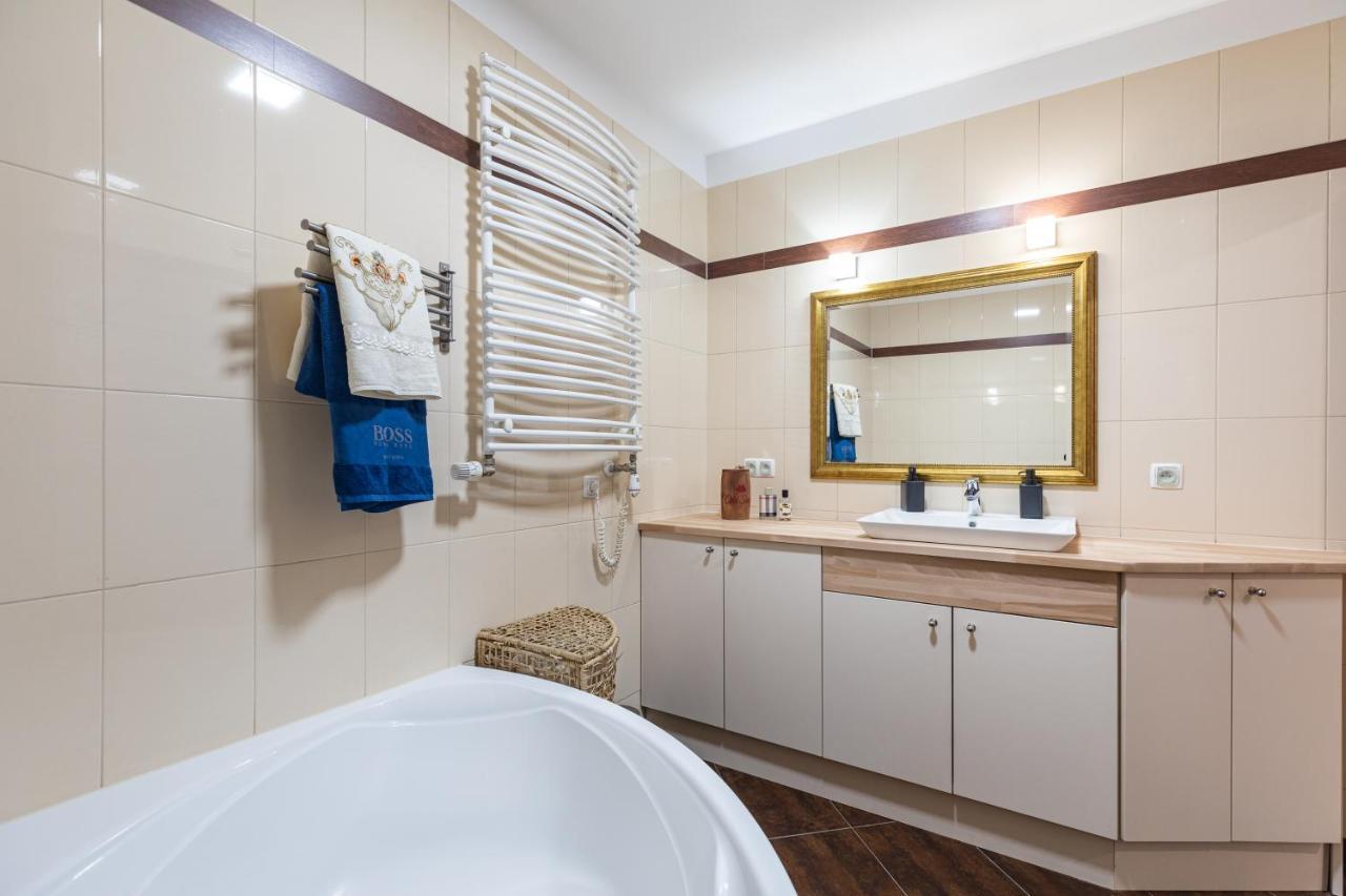 Superapart Wilanowska 7, "Pet-Friendly With Elevator & Parking" Apartment Warsaw Ngoại thất bức ảnh